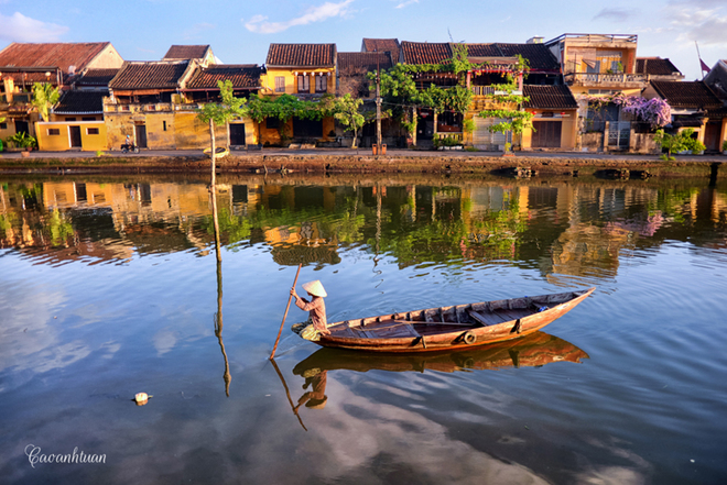Peaceful Hoai river in Hoi An ancient town